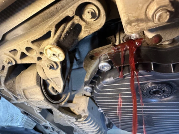 Производится слив отработанного масла